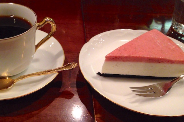 蔦珈琲店 ストロベリーレアチーズケーキ